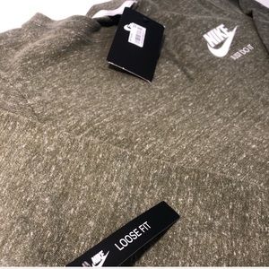 Nike Women’s Loose Fit Long-Sleeve